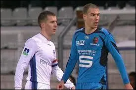 Ce joueur a t achet le 22 juin 2007 pour un montant de 5 millions d'euros avec un contrat de 4 saisons avec l'OM jusqu'en 2011/2012. Il a t prolong le 04 aot 2009 avec un contrat de 2 saisons supplmentaires avec l'OM jusqu'en 2013/2014.