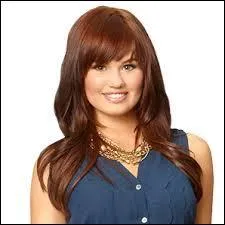 Dans quelle famille Jessie travaille-t-elle ?