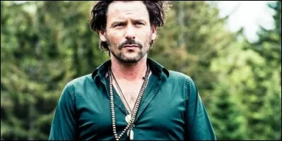 Dans "Falco", combien d'années le lieutenant Alexandre Falco est resté dans le coma ?