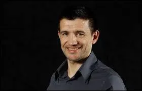 Quel est le nom de ce consultant sportif et commentateur, que l'on peut voir sur le Canal Football Club ?