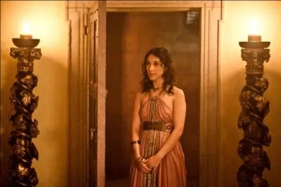 Comment s'appelle cette jeune femme ?