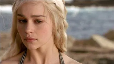 Pourquoi Daenerys est-elle surnomme Daenerys du typhon ?