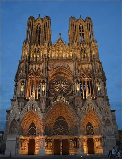 Cathdrale Notre-Dame. Statuaire de plus de 2 300 statues. Patrimoine mondial de l'UNESCO depuis 1991 !