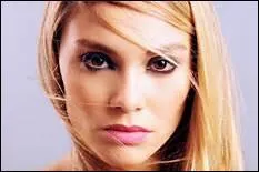 Qui est la bombe clibataire Chlo de  Nos chers voisins  ?