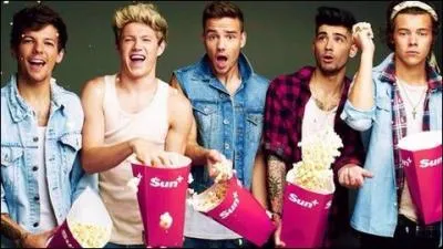 Niall a les cheveux ...