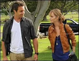 Qui est la personne  ct de lui ?