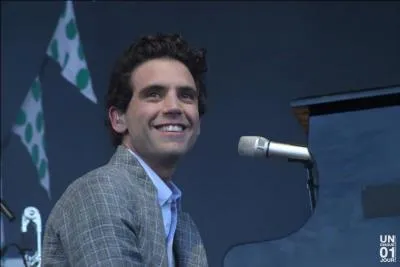 Enfant, la professeure de piano de Mika tait...