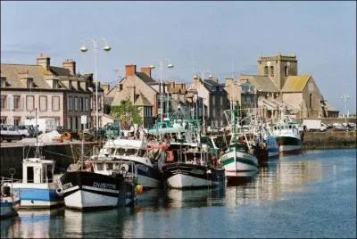 Quel est ce bourg du dpartement de la Manche o la duchesse Mathilde fit construire le drakkar  Mora  pour son mari Guillaume en 1066 ?