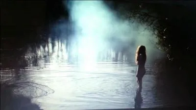 Quelle jeune femme a jou dans chacun de ses clips ?