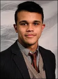 Qui est le beau gosse du lyce, dont Abby et Paige sont amoureuses ?