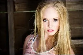 Qui est la fille qui excelle dans toutes les matires ?