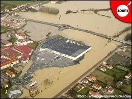 Une crue est un dbordement d'un cours d'eau.