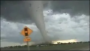 D'aprs l'chelle de Fujita, les vents d'un violente tornade peuvent atteindre ou dpasser les 500 km/h.