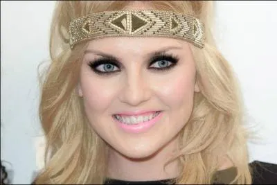 Quel est le nom de cette fille ?