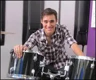 Dans le dernier pisode, qui chante avec Violetta ?