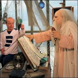 Voici une nigme du pre Fouras : Elles ... le tour des continents. On les gravit difficilement. Mais se les tenir, c'est quand mme beaucoup rire.