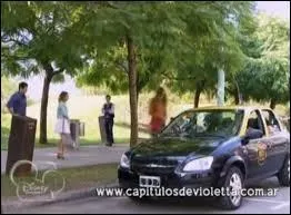 O Angie part-elle pour lancer sa carrire de chanteuse ?