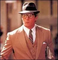 C'est dire si les lunettes n'tent rien au charme et au pouvoir ! En effet, cette paire de lunettes fait toute la diffrence puisqu'elle est sur le nez de ?