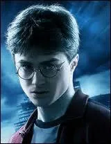 Le pvre, dj affubl d'une cicatrice sur le front, il est aussi un porteur de lunettes. Qui Est-ce ?