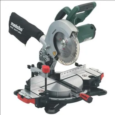 Quel est le nom de cette scie-ci, qui n'est pas un outil de boucher pour autant ?