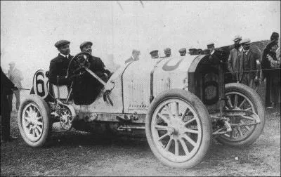 Le nouveau record mondial de vitesse automobile vient d'tre atteint, le 8 novembre. Il a t obtenu par un Franais, le pilote Victor Hmery, au volant d'une Benz fabrique pour l'occasion. Quel est ce record ?