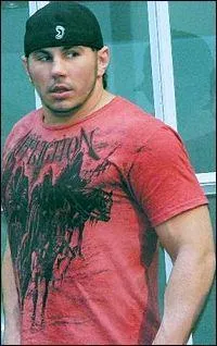 Quelle est la prise de finition de cet homme?