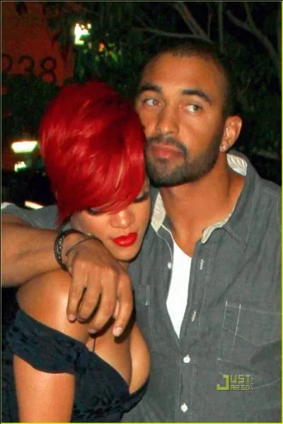 Qui est cet homme  ct de Rihanna avec qui elle est sortie ?