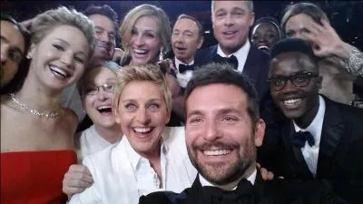 Celui qui a lanc la mode des selfies, Bradley Cooper, quand a-t-il pris ce selfie ?