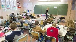 Conjugaison -  Il faut que tu (tre)  l'heure  ton cours.  