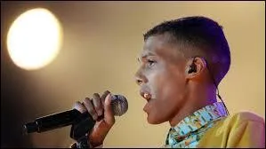 A quel chanteur culte est-il souvent compar ?