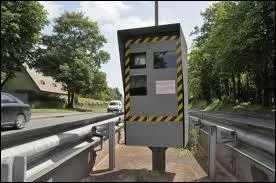 De quel pays vient ce proverbe : Si tu vois une tortue pose sur un mur, c'est qu'on l'a pose l.  ? (Indice : Yaound)