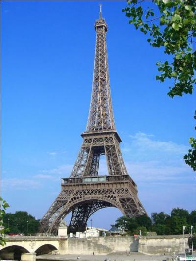 Combien la tour Eiffel compte-t-elle de marches ?