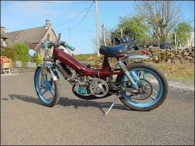 Qelle est cette marque de moto ?