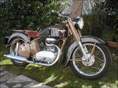 Qelle est cette marque de moto ?