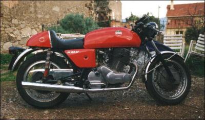 Qelle est cette marque de moto ?