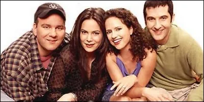 Comment s'appelle cette série qui raconte la vie de deux couples, les Warner et les Hughes, qui cohabitent pour des raisons financières ?