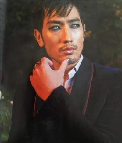 De qui Magnus Bane est-il amoureux ?