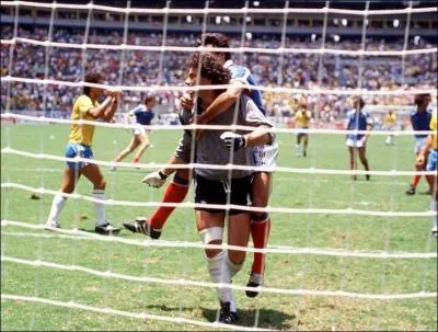 Le 21 juin 1986, quart de finale. Aprs un nul 1-1, la sance des tirs au but voit la France sortir victorieuse face au Brsil. Socrates a rat son penalty, Platini galement. Quel brsilien donnera malheureusement la victoire  la France en chouant  nouveau pour son quipe ?