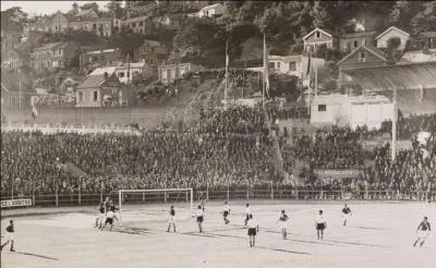 En 1938, l'quipe de France participe  son troisime tournoi conscutif. Dans quel pays se droule la comptition cette anne-l ?
