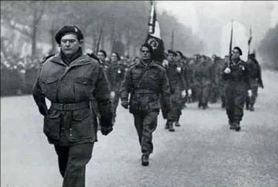 Le 05 juin, des parachutistes franais sont largus sur la Bretagne. Saint Marcel, un hameau, deviendra le point central de l'action de ces soldats et de la rsistance bretonne. Qui commandait ce groupe de soldats ?