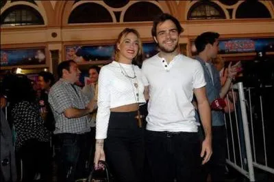 Martina Stoessel est-elle enceinte de Peter ?