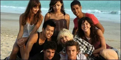 Dans quelle série suit-on les aventures de Alex, Mattéo, Pierre, Daphné et Cynthia ?