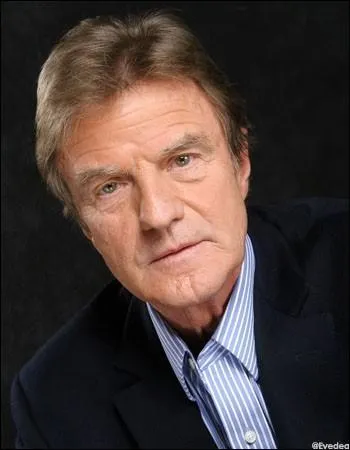 Quelle association a cr Bernard Kouchner, homme politique de tout bord ?