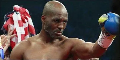 Combien de temps Bernard Hopkins, puncheur redoutable, a-t-il dtenu le titre de champion du monde dans la catgorie moyens ?
