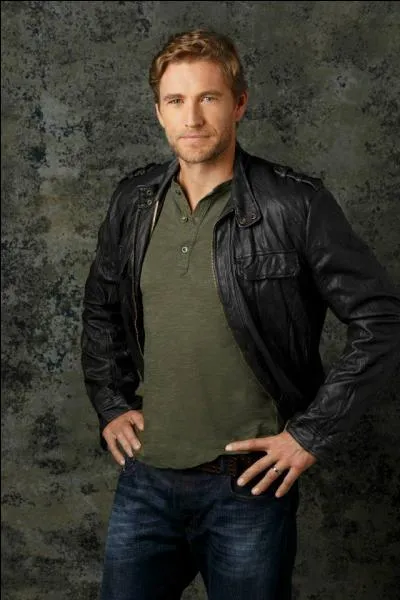 Et Brett Tucker, qui incarne-t-il ?