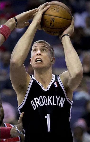 Qui est ce joueur des Nets ?