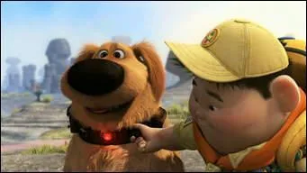 Il est accompagn d'un chien avec un collier lui permettant de parler, qui est-il ?