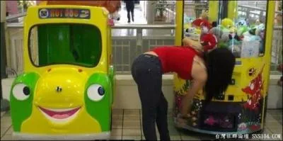 Verbe populaire, synonyme de reluquer ou d'riger (avec un accent circonflexe) !