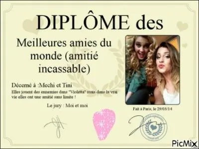 De quelle couleur est sa chambre ?