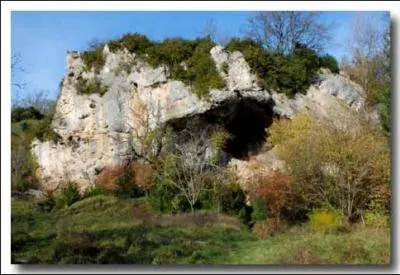 Je n'ai pas des origines ancres dans le dpartement de/du ----------, moi, le/l' ---------- qui suis un amateur de volaille et de bleu.